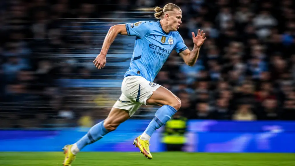 Erling Haaland sprinting for Manchester City against Wolverhampton Wanderers