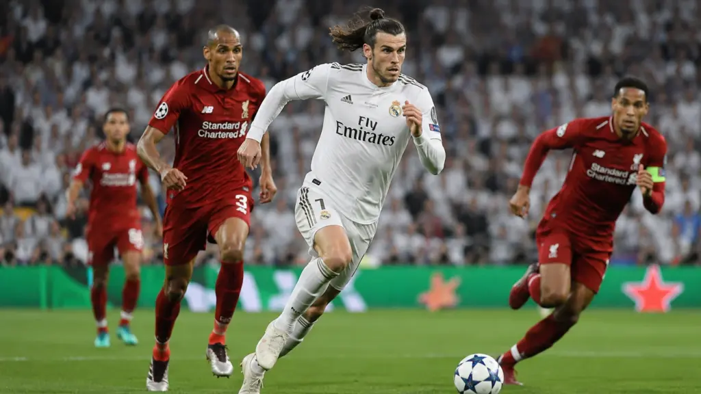 Gareth Bale sprinting past Marc Bartra during the 2014 Copa del Rey final
