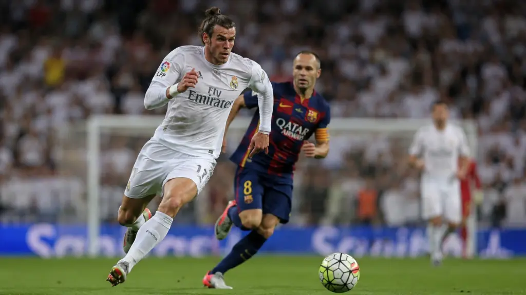 Gareth Bale sprinting past Marc Bartra during the 2014 Copa del Rey final